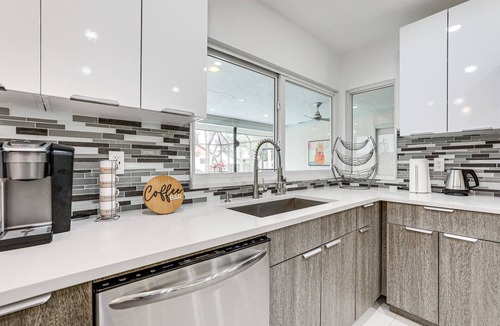 Whitfield House | Sarasota Home w/Private Pool ~ 10 Mi to Beach!