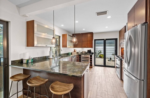 Indian Beach Sapphire Shores House | Sarasota Retreat near Sarasota Downtown