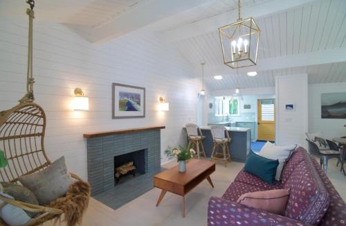 Bainbridge Island House | Scandinavian Cottage by the Sea, Close Walk to Ferry and Town