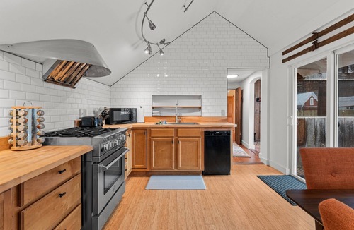Bridgewater Corners House | Scenic Rt 4: Hot tub, minutes to everything!