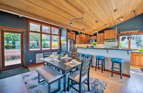 North Queen Anne House | Scenic Water-View Queen Anne Home, 2Mi to Downtown