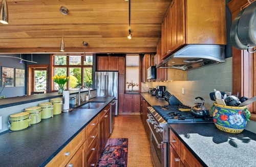 North Queen Anne House | Scenic Water-View Queen Anne Home, 2Mi to Downtown