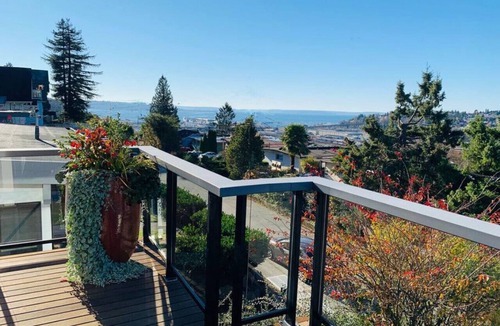 North Queen Anne House | Scenic Water-View Queen Anne Home, 2Mi to Downtown