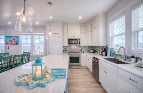 Kure Beach Villa | Sea Breeze Retreat 3BR 2 King Beds Walk to Beach Pool