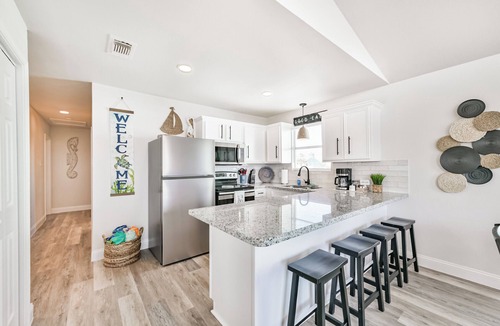 Isla Del Sol House | Sea Isle Canal-Front+Sleeps 10+Kayaks+Fishing+Bay Access+8min walk to Beach