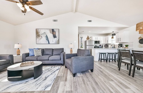 Isla Del Sol House | Sea Isle Canal-Front+Sleeps 10+Kayaks+Fishing+Bay Access+8min walk to Beach