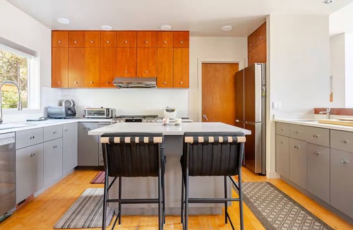 Inglewood-Finn Hill Villa | Seattle area Villa-Mt. Rainier, Lake WA pano-views