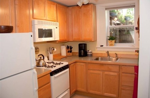 Wallingford Apartment | Seattle at its Best - a Great Neighborhood for Walking!