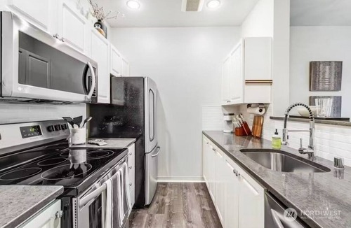 Belltown Condo | Seattle Belltown Penthouse- Parking, Gym, Pool, Spa/99Walk Score