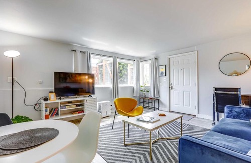 Old Ballard Apartment | Seattle Garden Retreat: 7 Mi to Lumen Field!