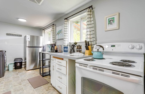 Old Ballard Apartment | Seattle Garden Retreat: 7 Mi to Lumen Field!
