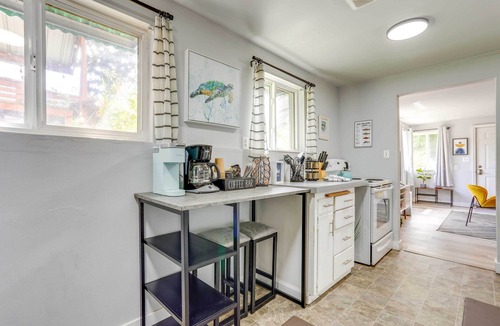 Old Ballard Apartment | Seattle Garden Retreat: 7 Mi to Lumen Field!