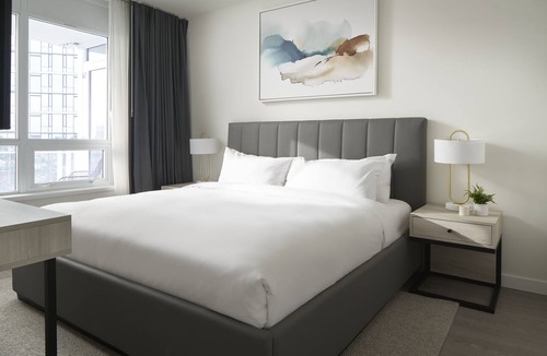Belltown Hotel | Seattle Luxury Suite: 2BR w/Full Kitchen, Balcony & Resort-Style Amenities!