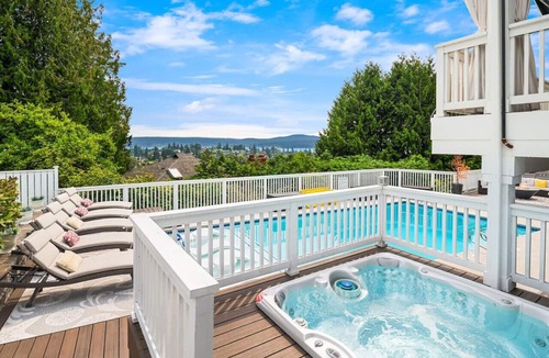 Hawthorne Hills House | Seattle Resort with pool heated all year sleeps 16
