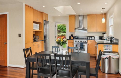 Columbia City House | Seattle Vacation Home: Bright 3 bedroom home with updated kitchen in Columbia City