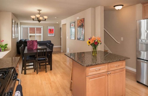 Stevens House | Seattle Vacation Home: Life's a Beach - Comfort, LOCATION, 3 En Suites! | Ideal for Families