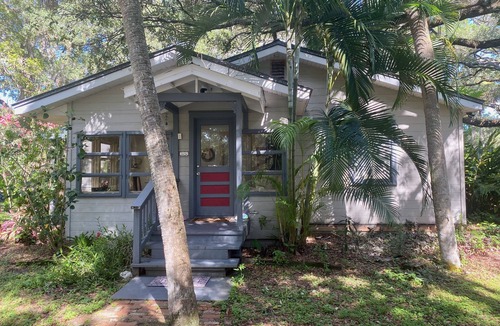 Ridge Wood Heights House | Secluded Cottage on 6.2-Acre Homestead IN TOWN 10-15 min to Beach/Downtown