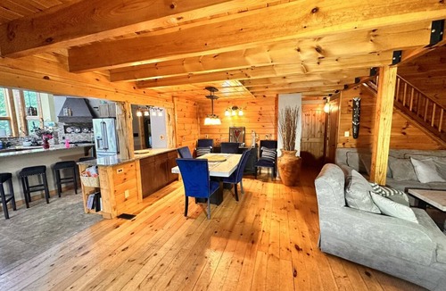 Catalpa Cabin | Secluded log cabin home located on 13 acres with salt water pool & jacuzzi.