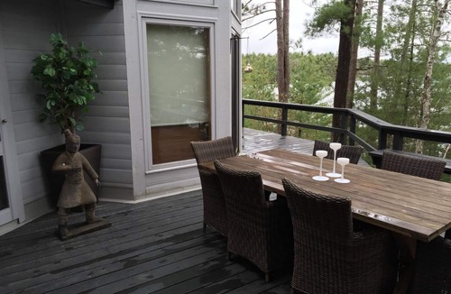 Gravenhurst Cottage | Secluded Muskoka Gem: Spacious Cottage with Private Sandy Beach & Expansive Dock