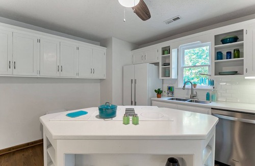 Northeast Virginia Beach Cottage | Secluded, stunning 🌊water views 1 mi from beach🏝️☀️