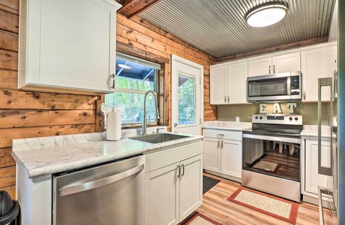 Kimberling City Cottage | Secluded Table Rock Lake/branson Cabin w/Hot Tub!