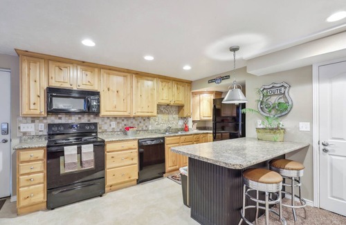 American Fork Apartment | Secret Garden Retreat | Private Patio | Kitchen