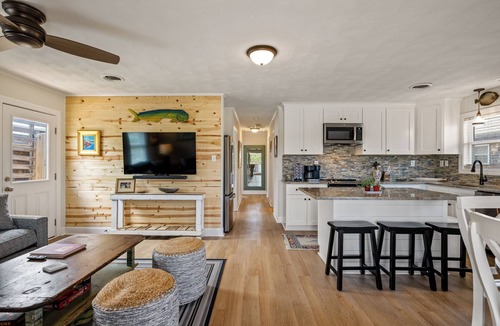 Nags Head Cottage | Semi-oceanfront cottage delight!