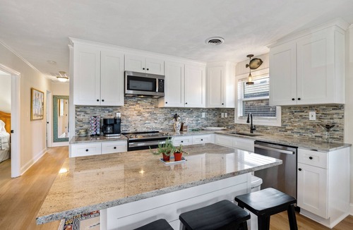 Nags Head Cottage | Semi-oceanfront cottage delight!