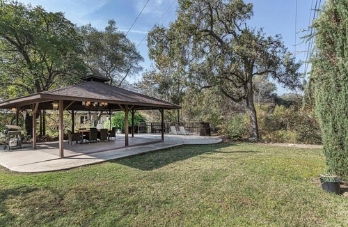 Three Rivers House | Sequoia Riverfront Compound With Beach Access