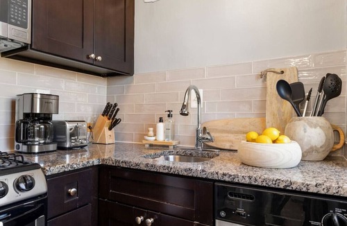 Radnor - Fort Myer Heights Apartment | Serene Apartment, 5 min to DC - Free Parking and Metro
