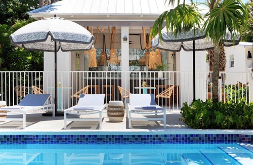 Old Town Hotel | Serene Bungalow with Outdoor Pool Access | Free Breakfast Onsite!