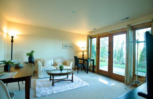 Mercer Island House | Serene King Suite Retreat on Quiet Mercer Island