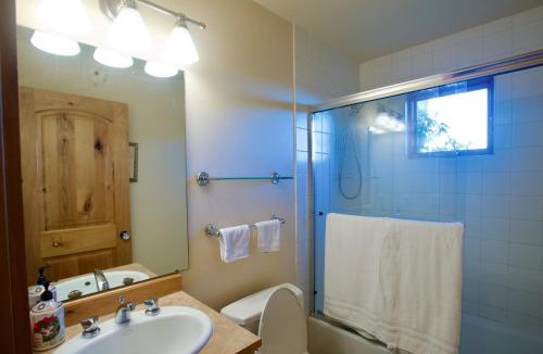 Mercer Island House | Serene King Suite Retreat on Quiet Mercer Island