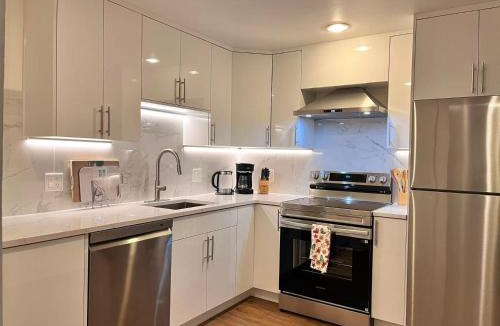 Mercer Island House | Serene Mercer Island 3B Lower Unit near LR station