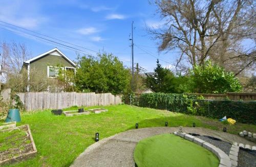 Stevens House | Serene MidCentury Gem 5BR Madison Park & World Cup