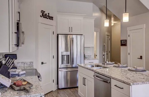 Washington Villa | Serene Retreat by Zion | Hot Tub Pool Fire Pit