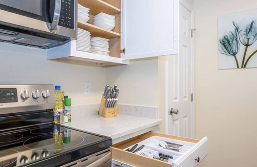 Durham House | ★Serine Space ★ King Bed ★ Long Term Stays ★ Duke★