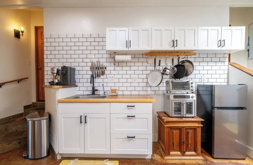 Kuau Cottage | Shaka Shack Maui Ideal Paia location!! Clean Bright 2 bedroom 1 bath ohana-AC