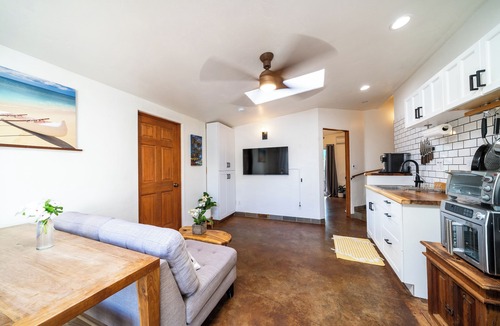 Kuau Cottage | Shaka Shack Maui Ideal Paia location!! Clean Bright 2 bedroom 1 bath ohana-AC