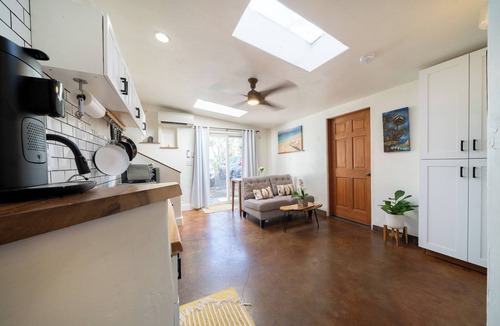 Kuau Cottage | Shaka Shack Maui Ideal Paia location!! Clean Bright 2 bedroom 1 bath ohana-AC