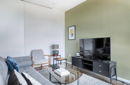 Shaw Apartment | Shaw jr 1br w gym pool nr entertainment WDC-683