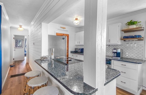 Long Beach Cottage | Shellease Cottage-n4 minute walk to the beach!nGolf Cart available!