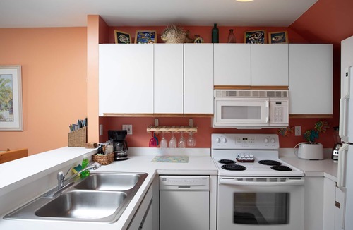 Truman Annex House | Shipyard 197-Condo in Truman Annex-2 bedroom 1 bath, close to Duval w/pool