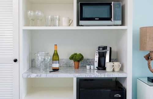 Cape May House | Shoreline Serenity–4 Relaxing Accommodations, Beachside Perks & Outdoor Pool