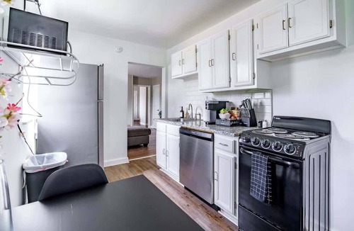 Victorian Village Apartment | Short North/Downtown | Near High St | Walk to Convention Center | 5,800+ Reviews