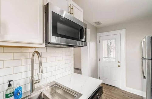 Weinland Park House | Short north- STEPS to High St -Private Parking-OSU