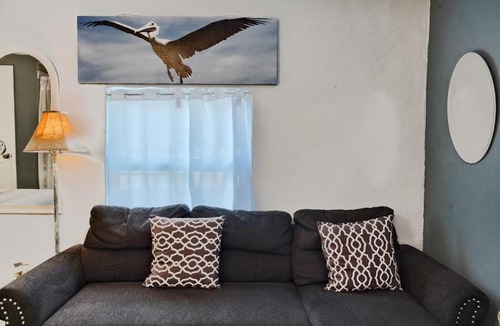 Ilexhurst Apartment | Shortboard