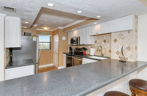 Siesta Key Condo | Siesta Key - 2BR - Beachfront Condo on Crescent Beach - Heated Pool - Tennis Ct