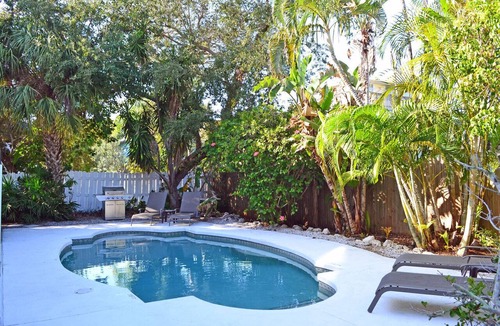 Siesta Key Condo | Siesta Key Beachside Vacation Rental W/Heated Pool – Walk to Beach and More
