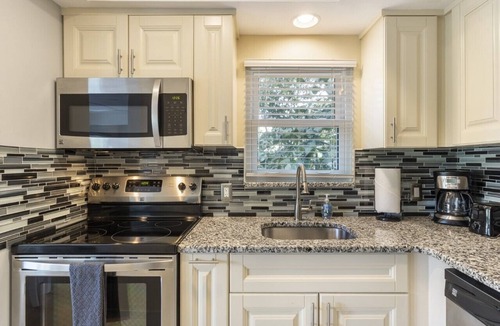Bay Isle House | Siesta Key Vacation Property W/Heated Pool and Beach Access